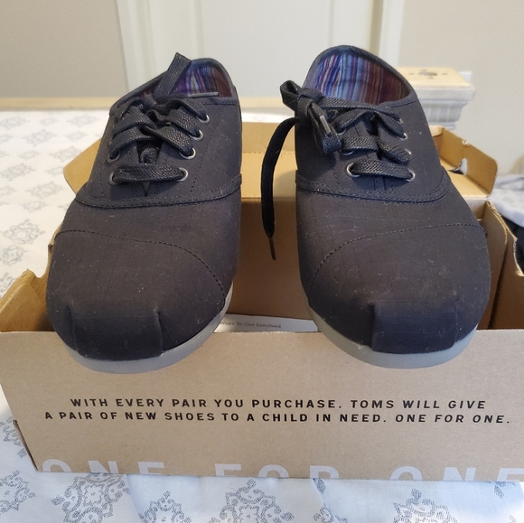 Shoes - Picture 2 of 4